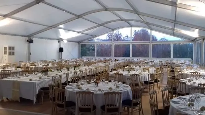 Pose de cloisons modulaires dans une salle des fêtes à Montbéliard, Baume-les-Dames, EST EVENEMENT